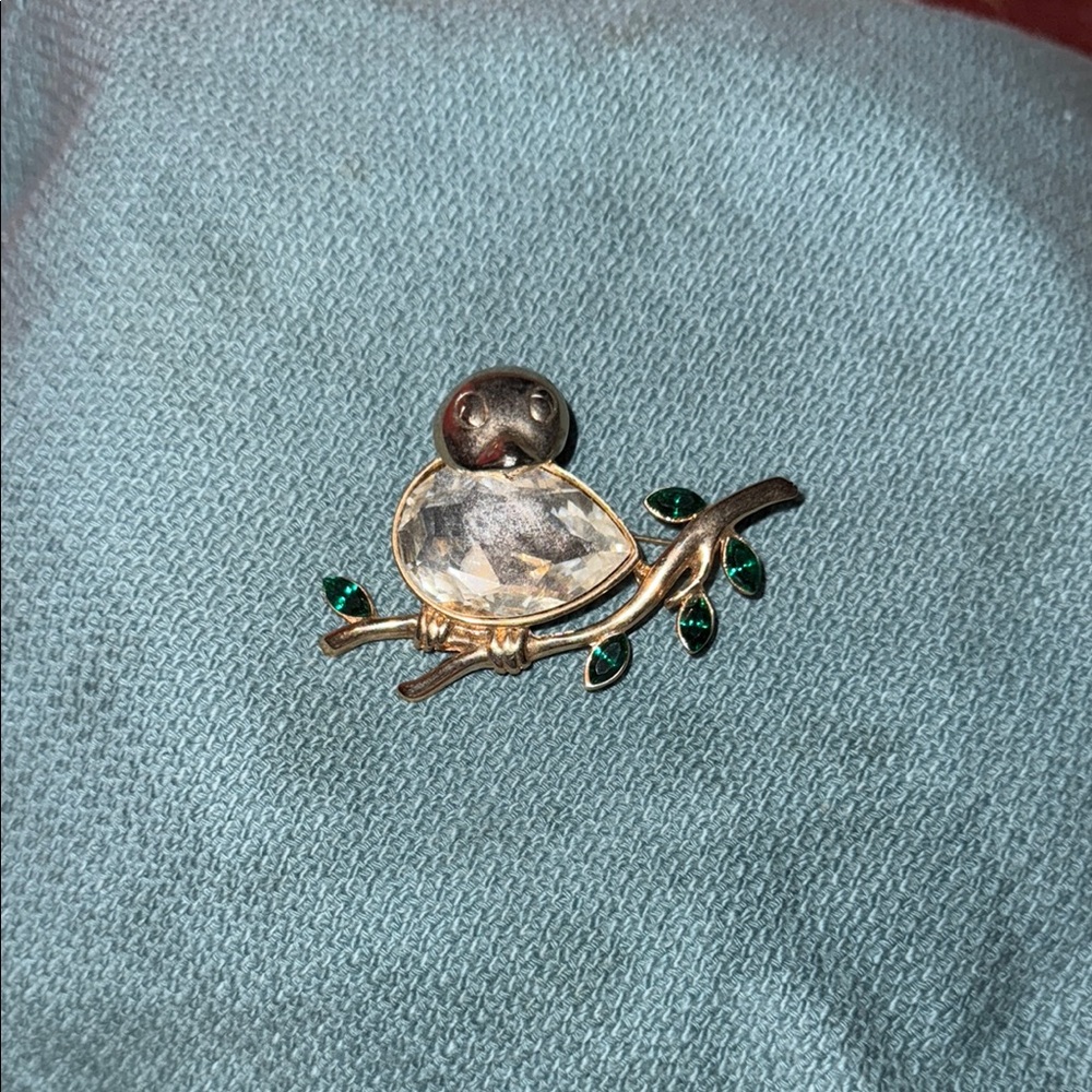Elegant bird Brooch with Crystal Accents vintage